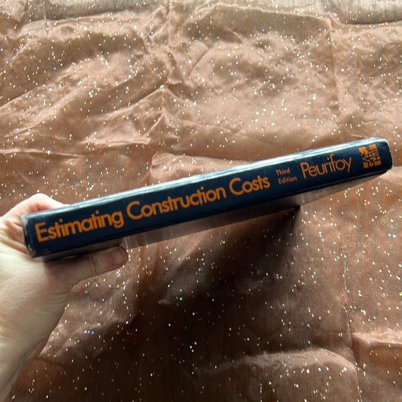 🙋🏻‍♀️⏰CLOSING JUNE 10!🛍️
ESTIMATING CONSTRUCTION HARDCOVER BOOK📚 - Picture 5 of 10